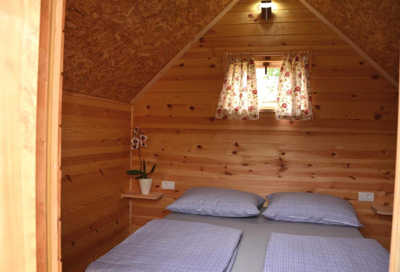 Small Wooden Houses And Apartments Zgornja Dobrava Radovljica Ngoại thất bức ảnh