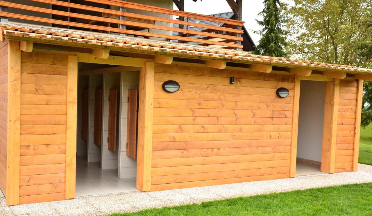 Small Wooden Houses And Apartments Zgornja Dobrava Radovljica Ngoại thất bức ảnh